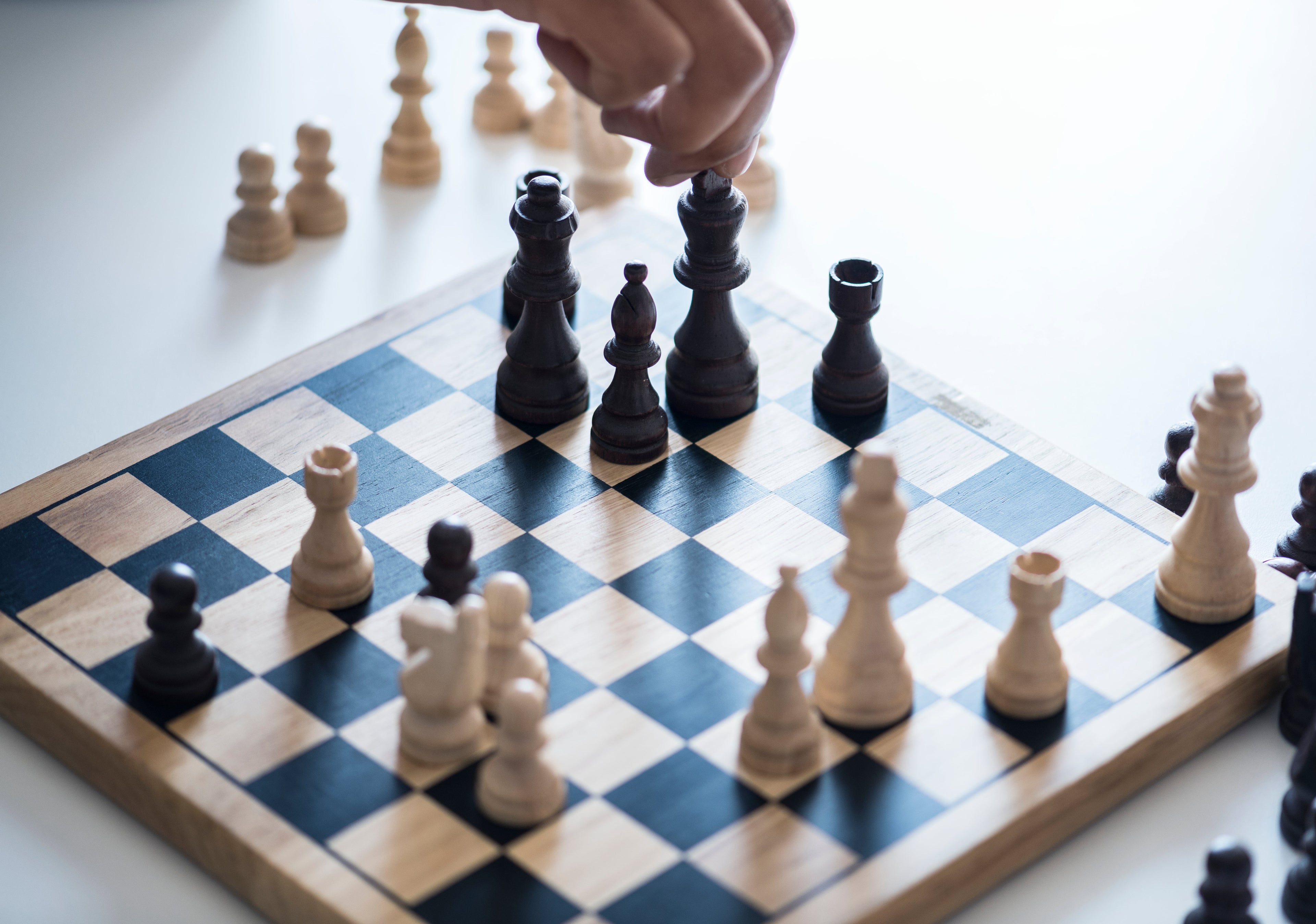 Les règles du jeu d’échecs : comprendre les pièces, les pions