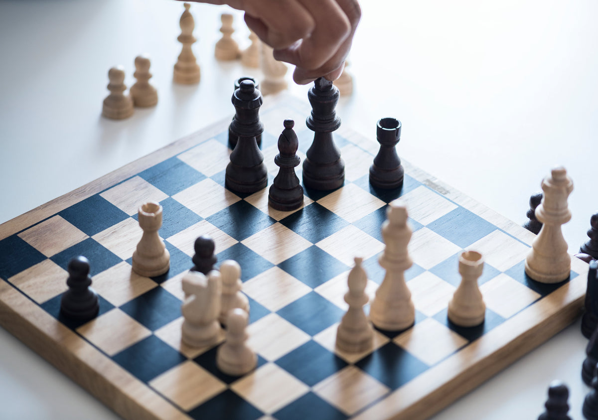 Les règles du jeu d’échecs : comprendre les pièces, les pions