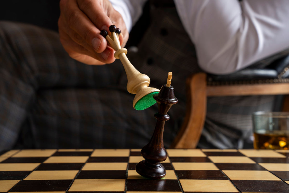 Jeu d'Echecs BESKID en bois de charme, de grande taille  (49 x 49cm) - Ensemble Complet