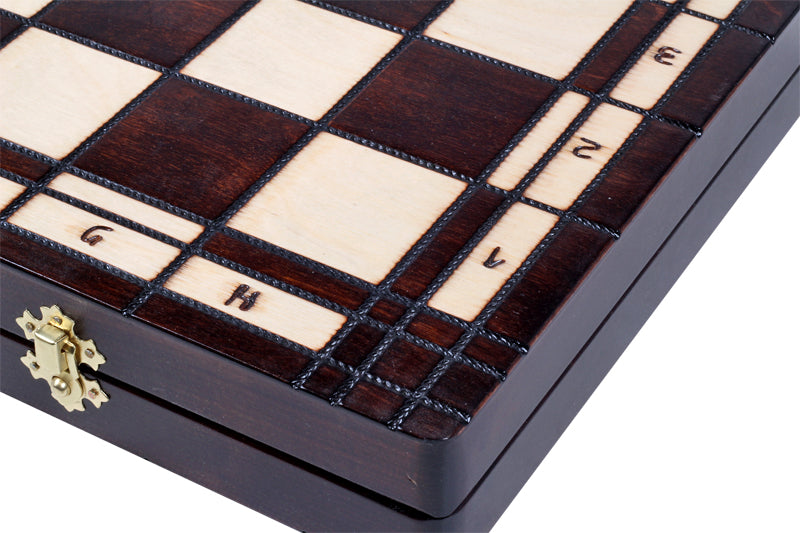 Jeu d'Echecs GIEWONT en bois de tilleul, de taille moyenne (57 x 57cm) - Ensemble Complet