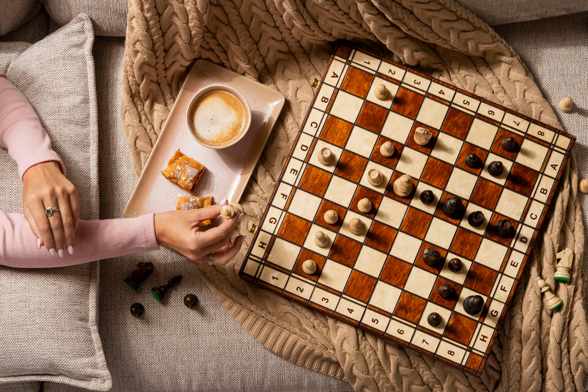 Jeu d'échecs JUPITER en bois de charme, de taille moyenne (42 x 42cm) - Ensemble Complet