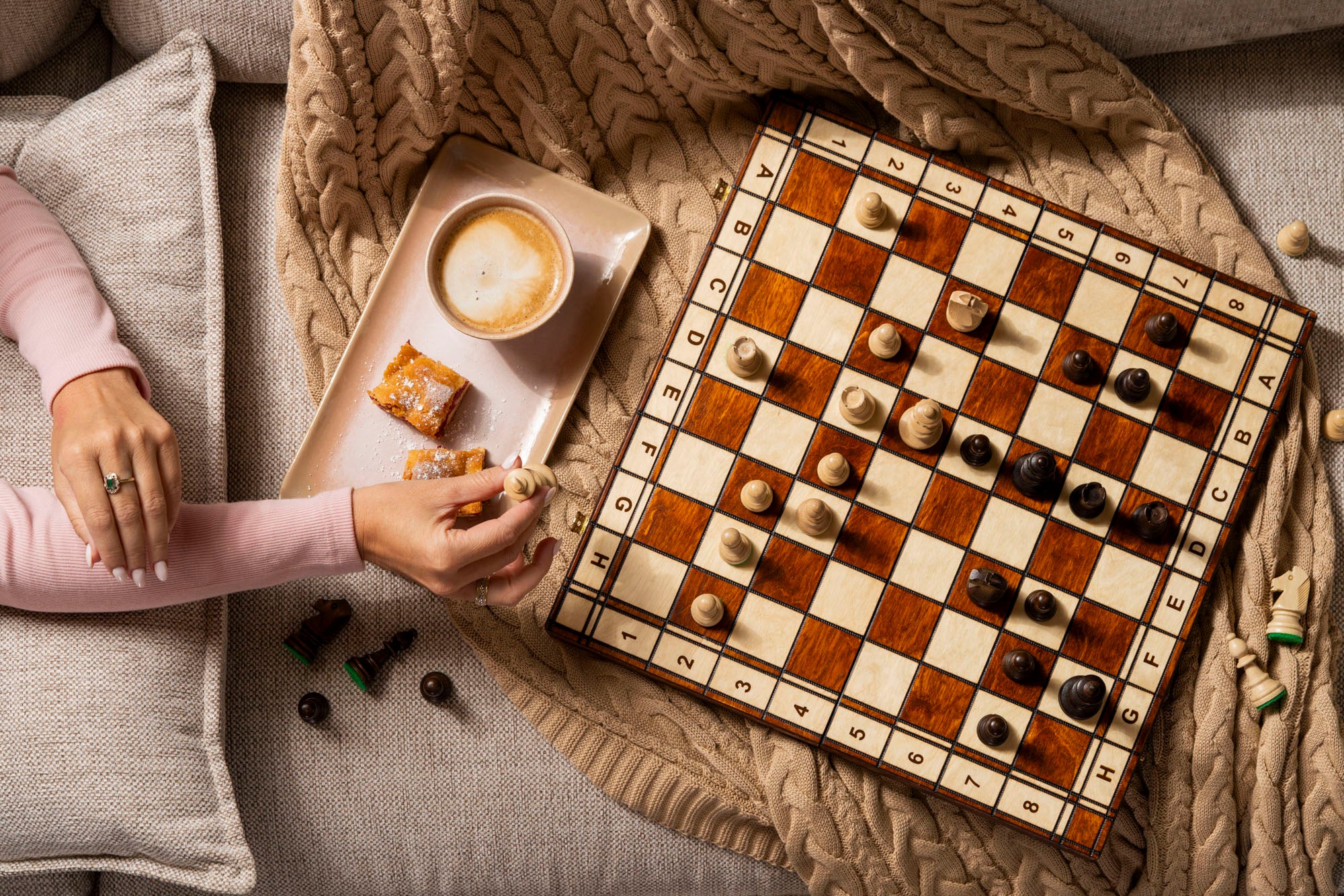 Jeu d'échecs JUPITER en bois de charme, de taille moyenne (42 x 42cm) - Ensemble Complet