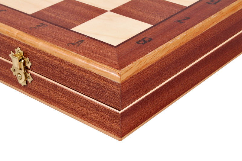 Jeu d'échecs en bois de cerisier sauvage avec l'échiquier en marqueterie de bois d'acajou et sycomore, de grande taille (48 x 48cm) - Ensemble Complet