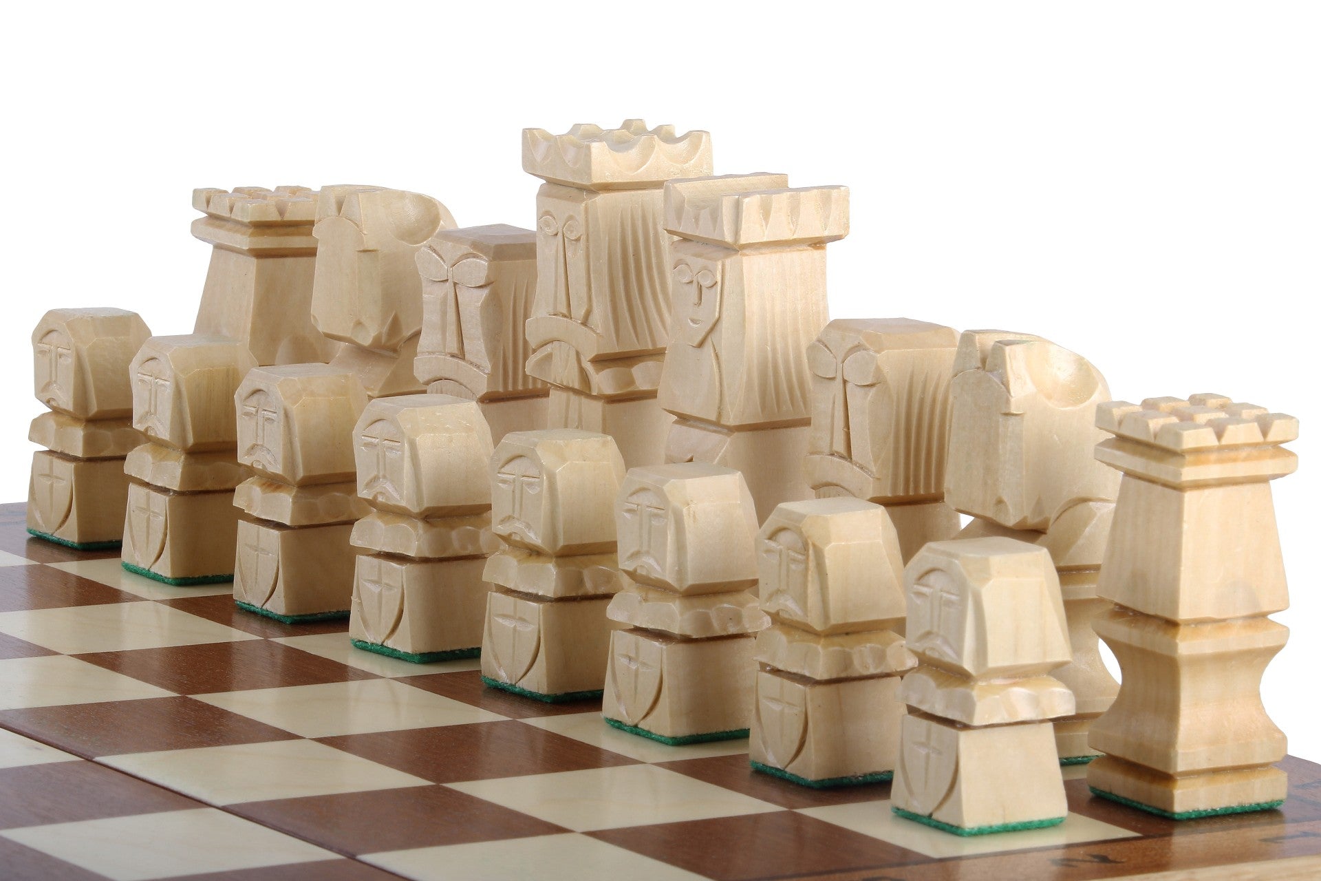 Jeu d'échecs ORAWA sculpté en bois avec l'échiquier en marqueterie de bois d'acajou et sycomore (49 x 49cm)