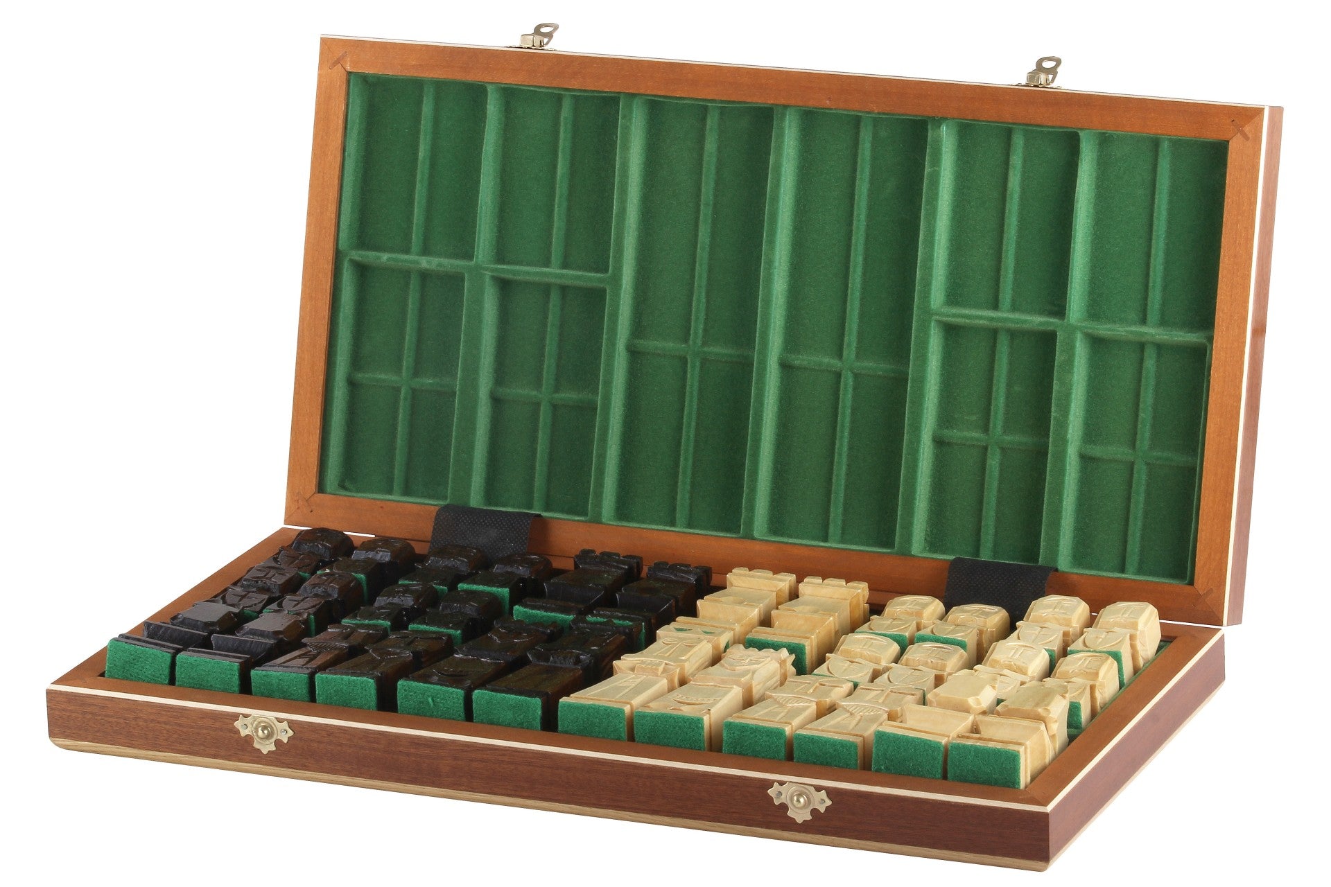 Jeu d'échecs ORAWA sculpté en bois avec l'échiquier en marqueterie de bois d'acajou et sycomore (49 x 49cm)