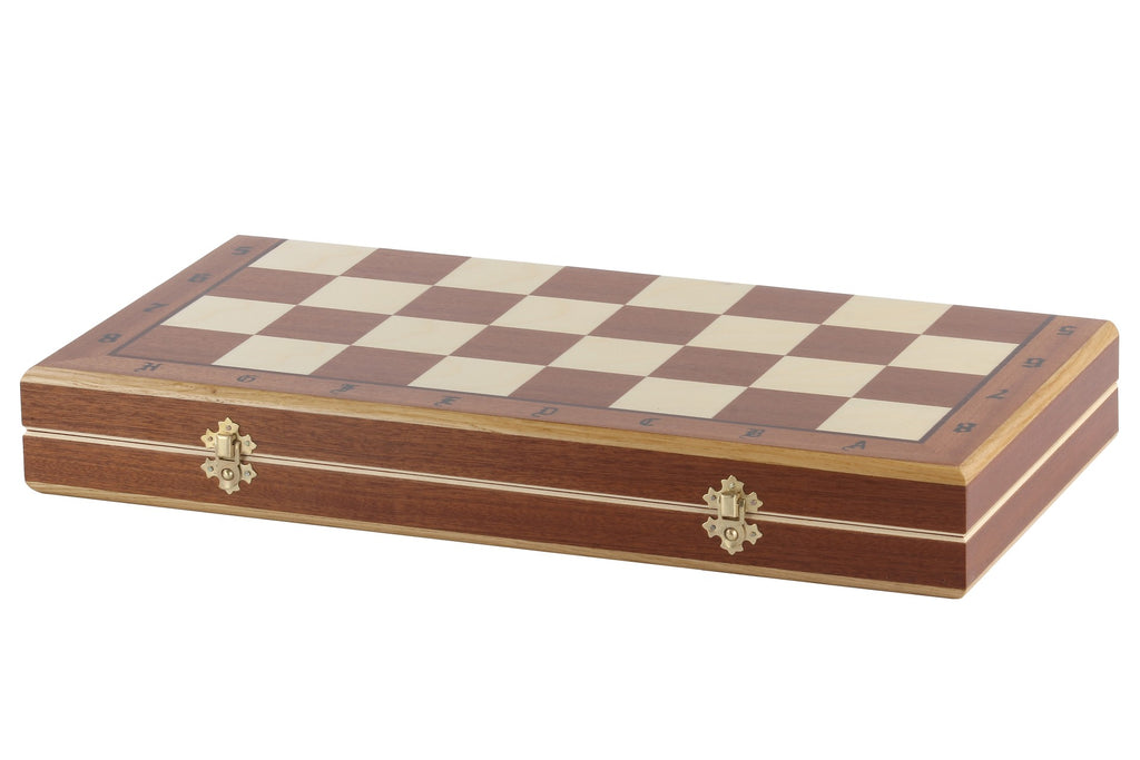 Jeu d'échecs ORAWA sculpté en bois avec l'échiquier en marqueterie de bois d'acajou et sycomore (49 x 49cm)