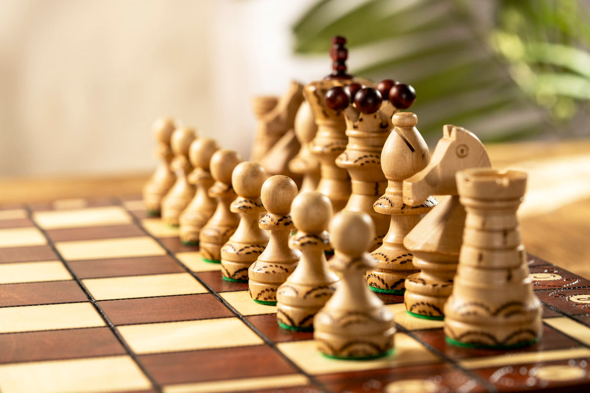 Jeu d'échecs SENATEUR en bois de charme, de taille moyenne (41 x 41cm) - Ensemble Complet
