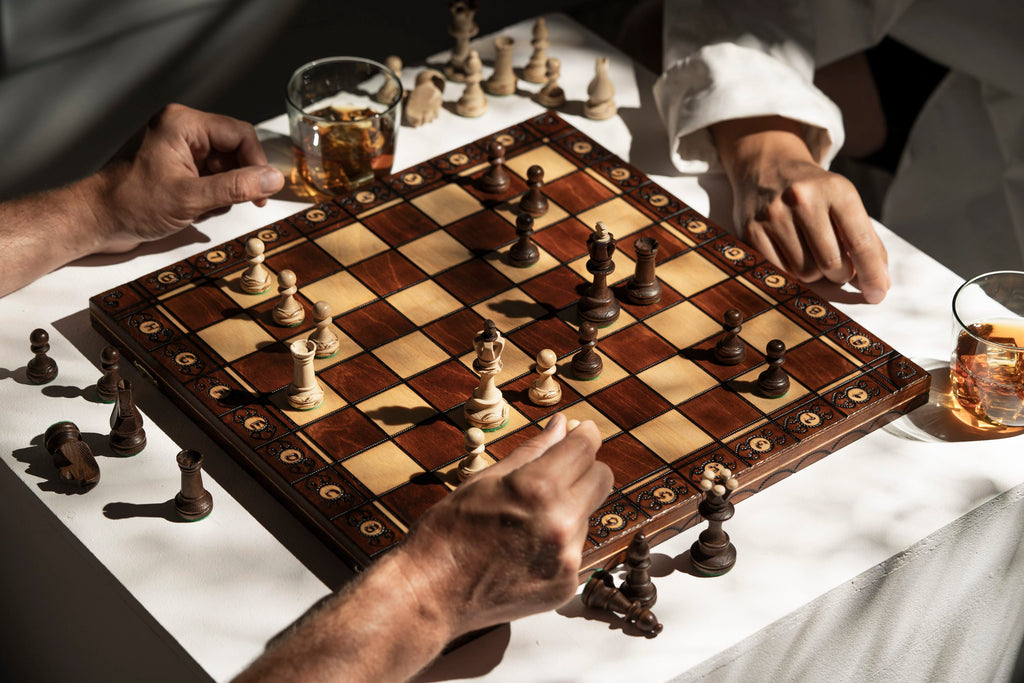 Jeu d'échecs SENATEUR en bois de charme, de taille moyenne (41 x 41cm) - Ensemble Complet