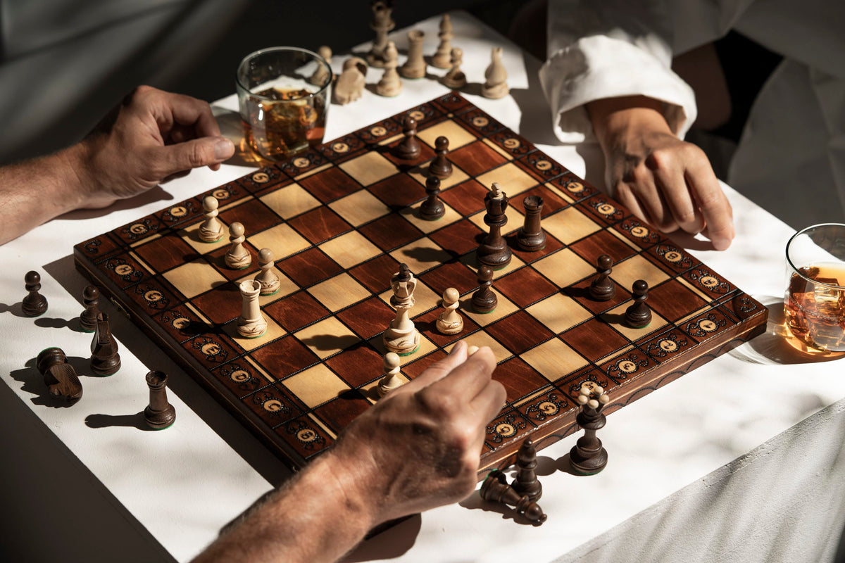 Jeu d'échecs SENATEUR en bois de charme, de taille moyenne (41 x 41cm) - Ensemble Complet
