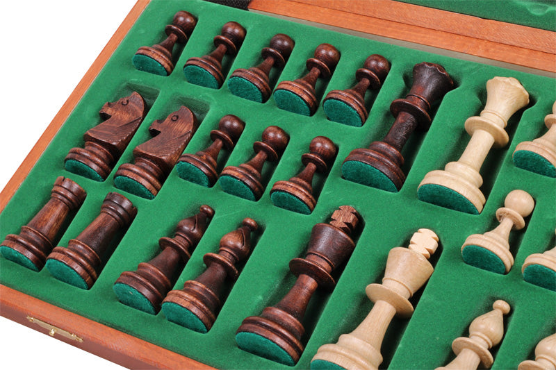 Jeu d'échecs DE TOURNOI No 5 en bois de charme avec l'échiquier en marqueterie de bois d'acajou et sycomore, de taille 5 (48 x 48cm) - Ensemble Complet