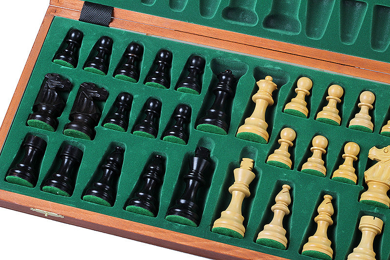 Jeu d'échecs de tournoi avec les pièces French en bois de buis de taille 5 (48x48cm) - L'ensemble complet