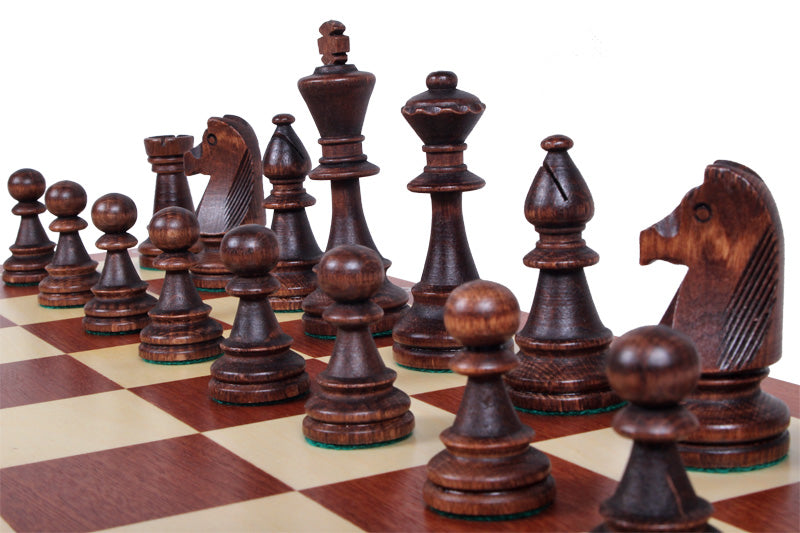 Jeu d'échecs DE TOURNOI No 6 en bois de charme avec l'échiquier en marqueterie de bois d'acajou et sycomore, de grande taille (54 x 54cm) - Ensemble Complet