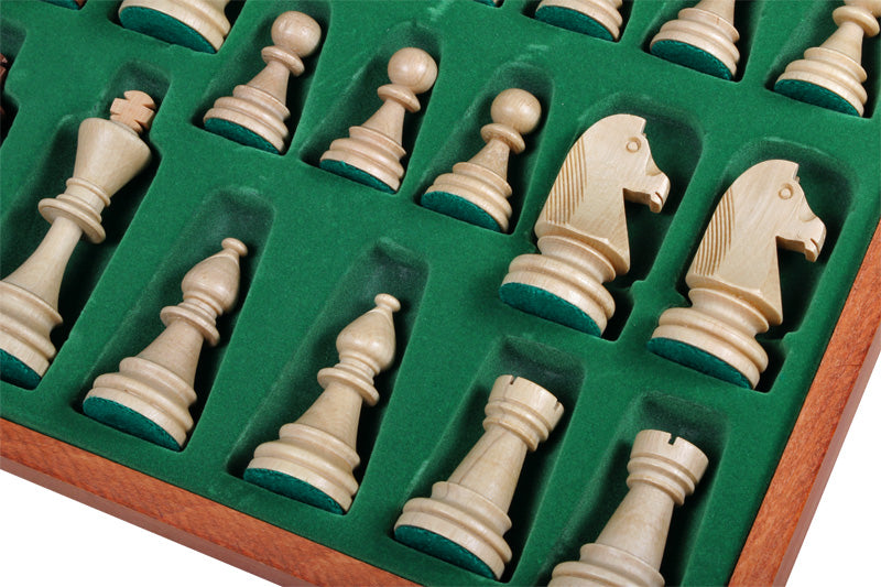 Jeu d'échecs DE TOURNOI No 6 en bois de charme avec l'échiquier en marqueterie de bois d'acajou et sycomore, de grande taille (54 x 54cm) - Ensemble Complet