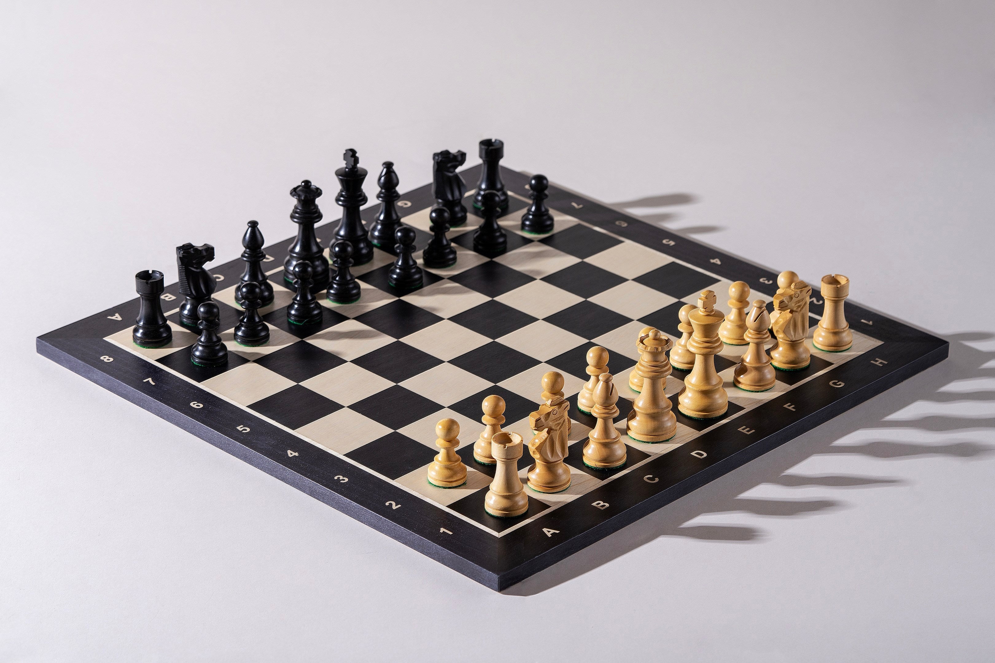 Pièces d'échecs French en bois de buis teinté et naturel - Taille 3,75''