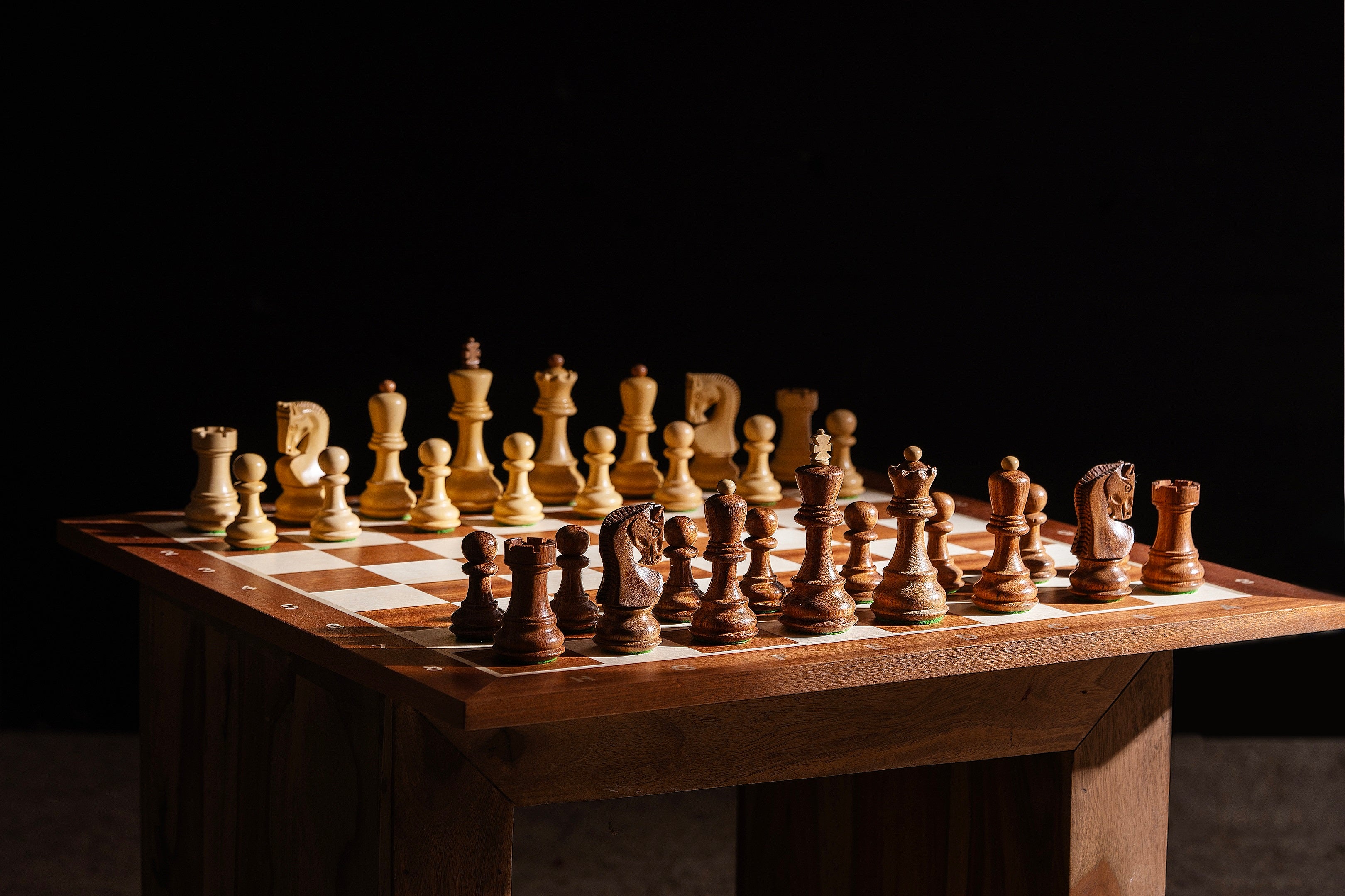Pièces d'échecs Zagreb en bois d'acacia et de buis - Taille 3,75''